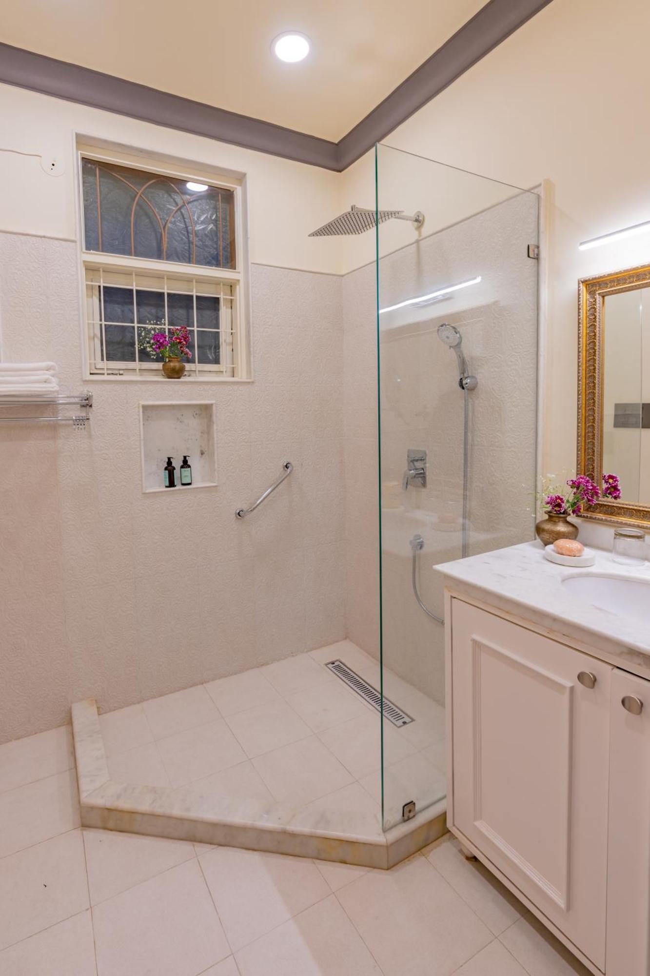 Laalee Hotel Jaipur Room photo